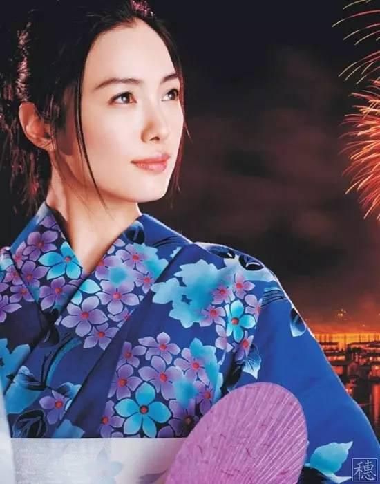 小雨电影院里被四人强9小说