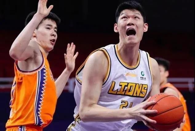 女人趴下脱了内裤光着被调教